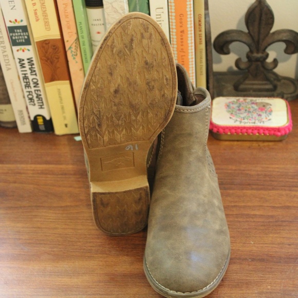 Rocket Dog Slip On Boots - Picture 8 of 8